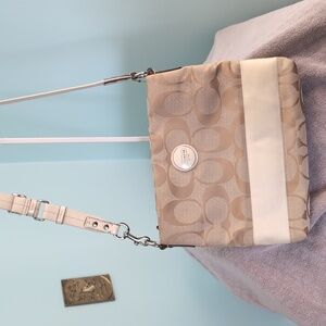 COACH SIGNATURE CROSSBODY PURSE TAN AND CREAM WITH ADJUSTABLE STRAP